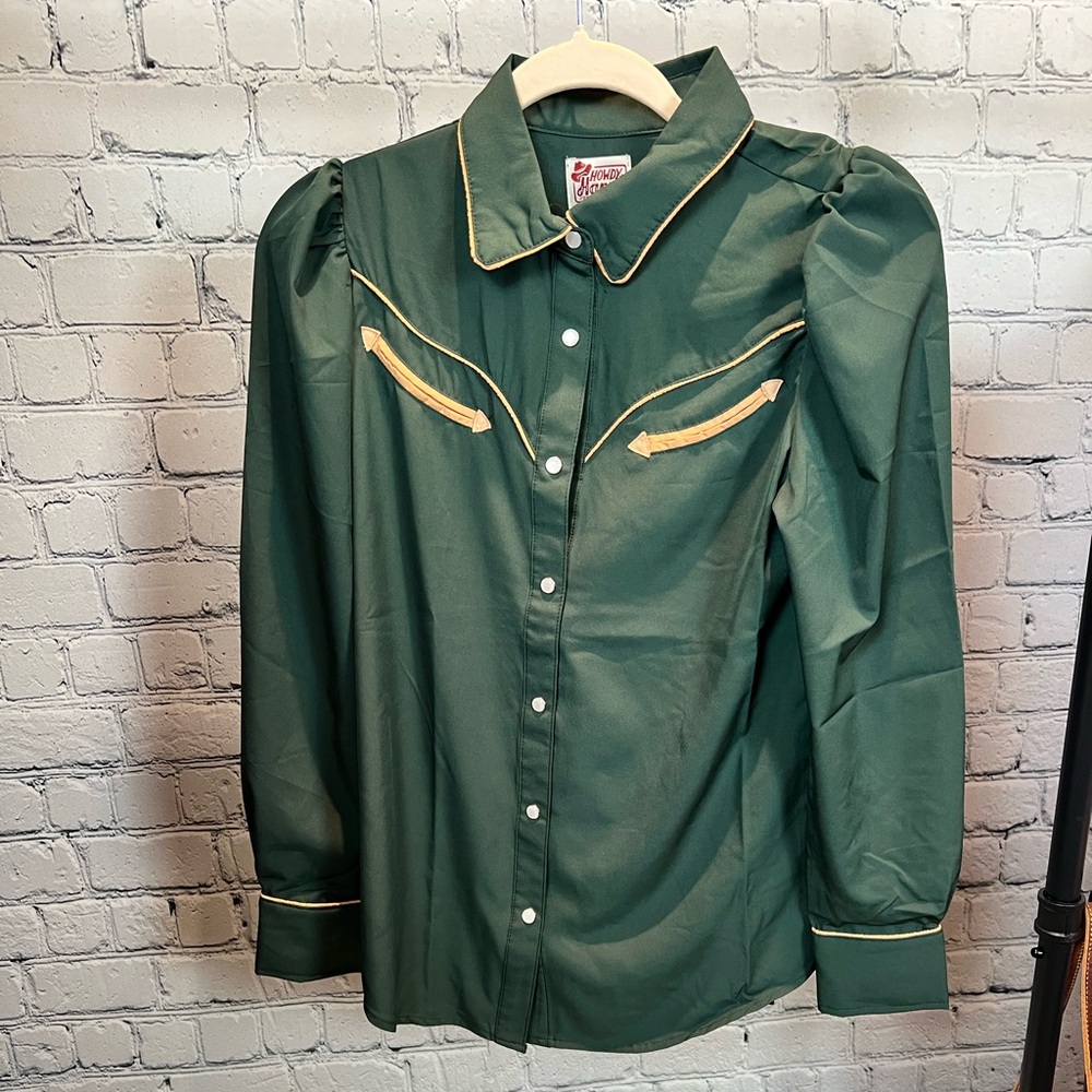 NWT Howdy Hanny Green and Tan Long Sleeve